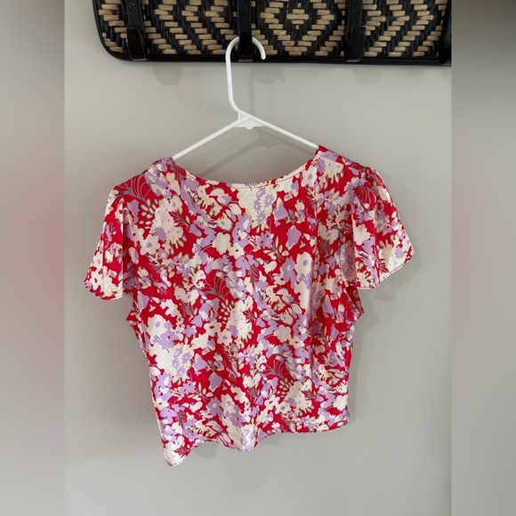 ASTR Floral Flutter Sleeve Blouse In Red Lilac Floral - Size Extra Large XL - Picture 5 of 12